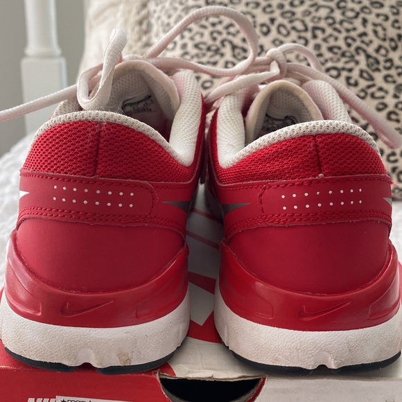 NIKE 9.5 FLEX TRAINER. EUC BOX INCLUDED - Picture 4 of 8